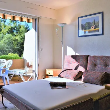 Coin Nuit Proche Avec Parking - - Fr-1-251-83 Le Lavandou