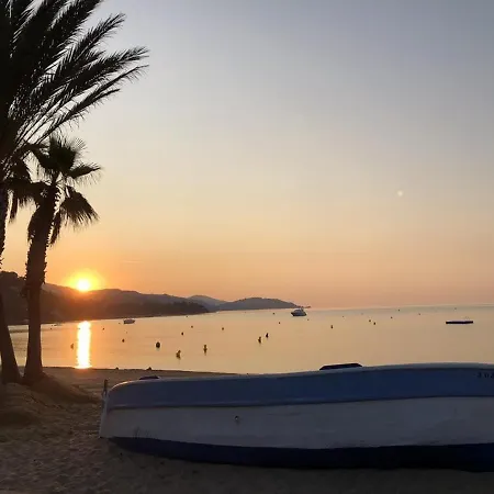 Apartment Coin Nuit Proche Avec Parking - - Fr-1-251-83 Le Lavandou