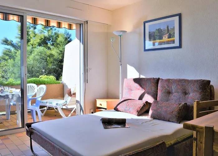 Coin Nuit Proche Avec Parking - - Fr-1-251-83 Le Lavandou