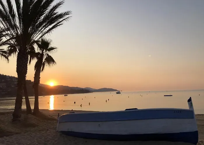 Apartment Coin Nuit Proche Avec Parking - - Fr-1-251-83 Le Lavandou